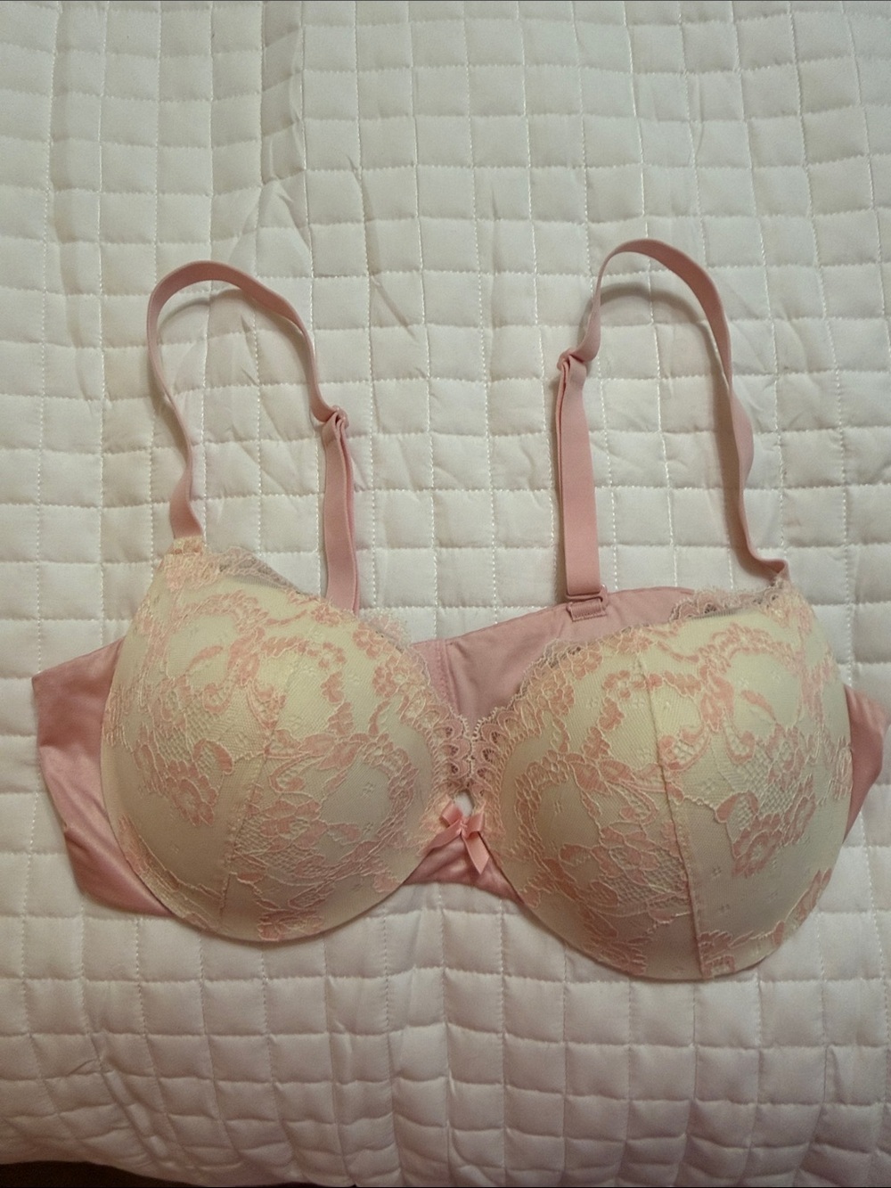 Maidenform pink and ivory lace Women's
Plunge Push-Up bra in size 38B